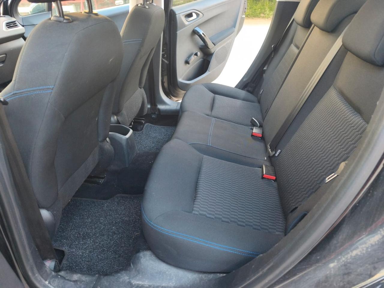 Peugeot 208 2019----1.2 Benzina Neopatentati