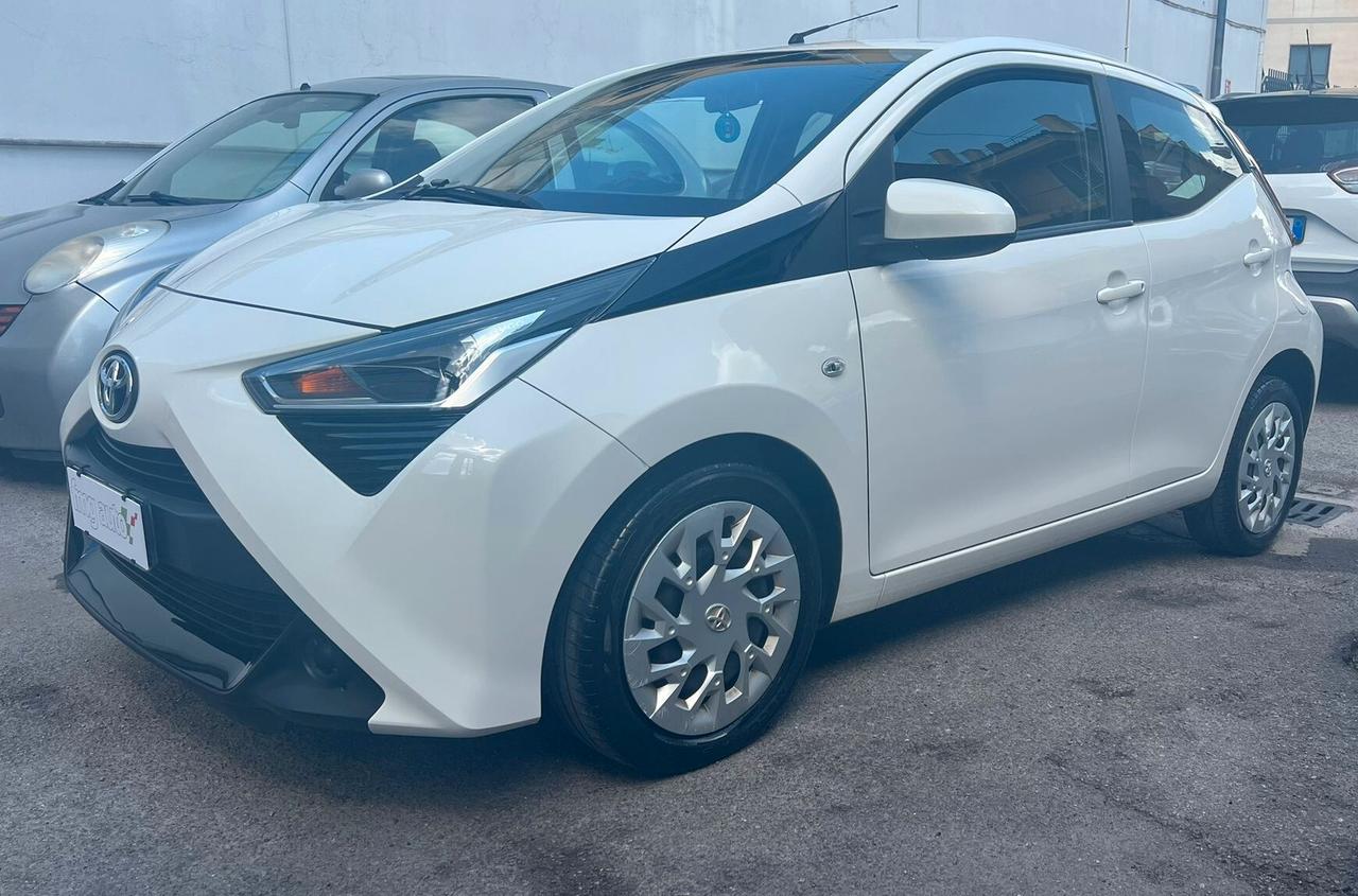 Toyota Aygo Connect 1.0 VVT-i 72 CV 5 porte x-clusiv