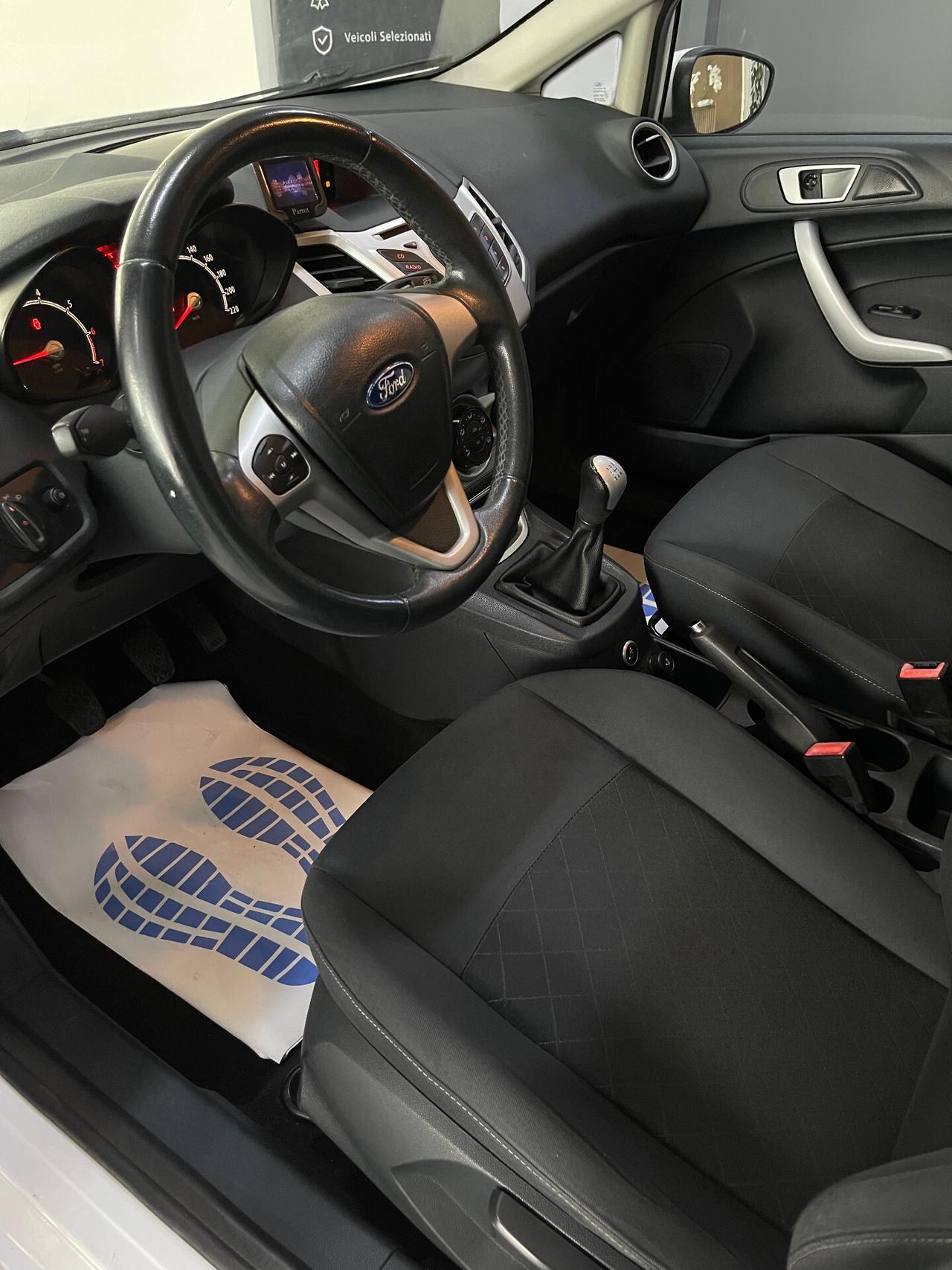 Ford Fiesta 1.4 5 porte Bz.- GPL Titanium - PASSAGGIO INCLUSO