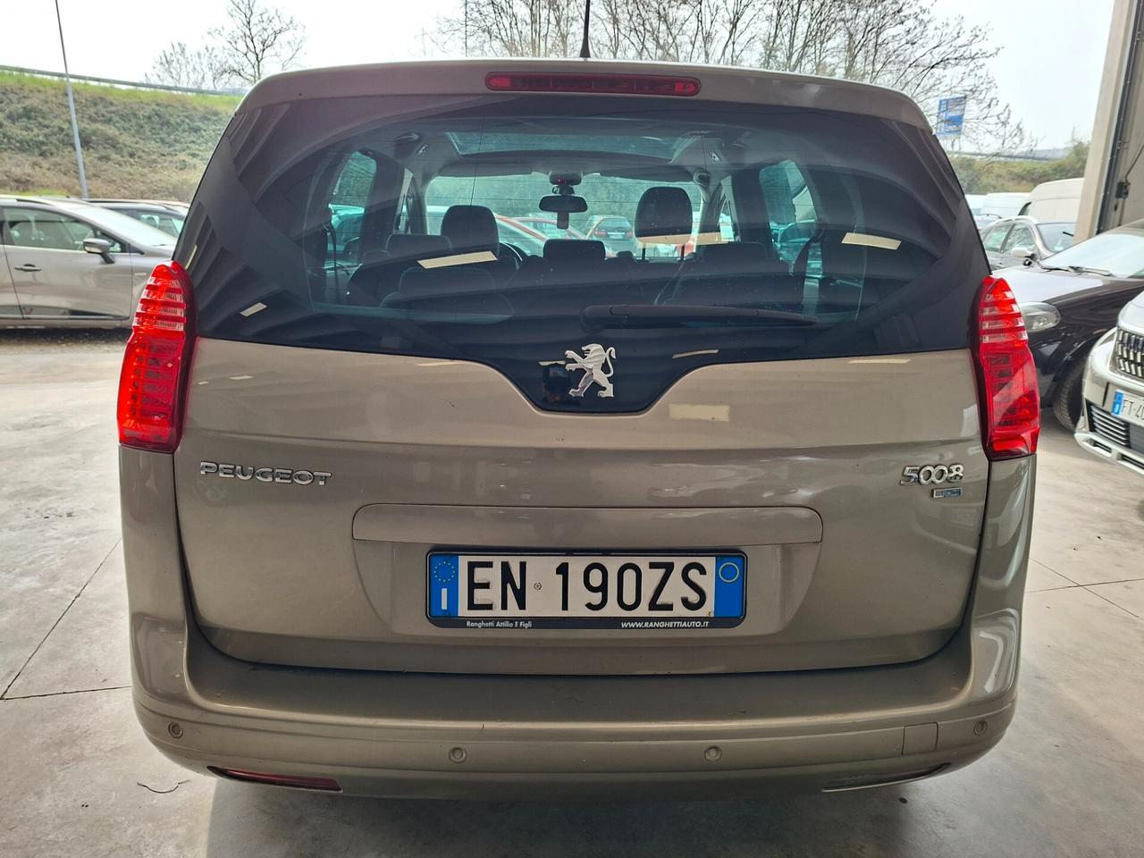 Peugeot 5008 1.6 e-HDi 112CV Stop&Start cambio robotizzato Allure