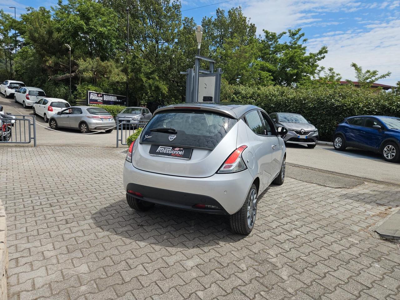 Lancia Ypsilon 0.9 TwinAir 85 CV 5 porte S&S Platinum