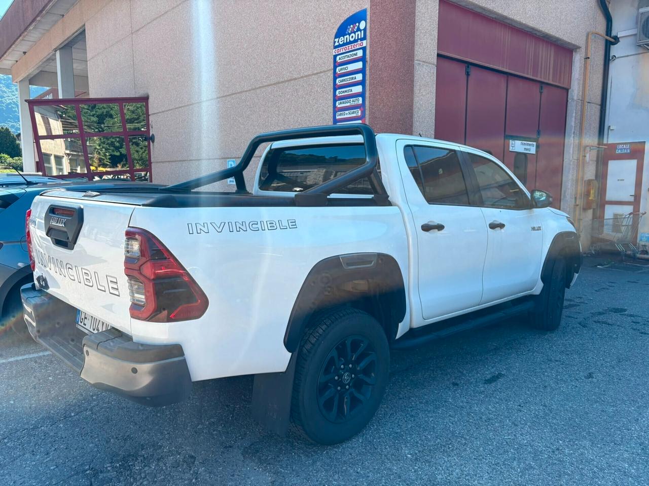 Toyota Hilux 2.4 D-4D A/T 4WD 4 porte Double Cab Invincible