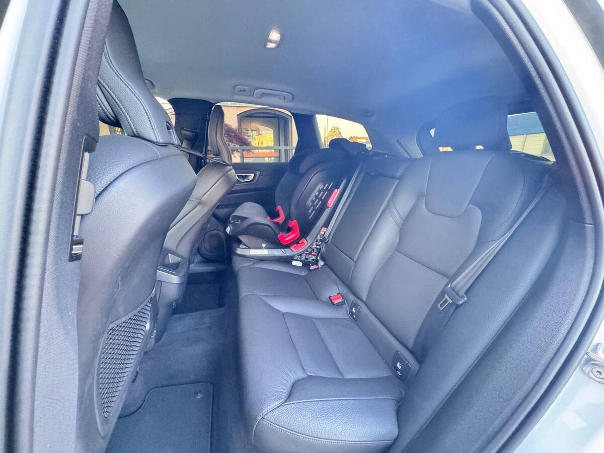 Volvo XC60 2.0 b4 Core awd auto