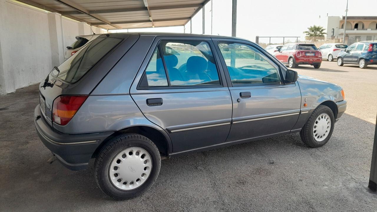 Ford Fiesta 1.1 5 porte Ghia