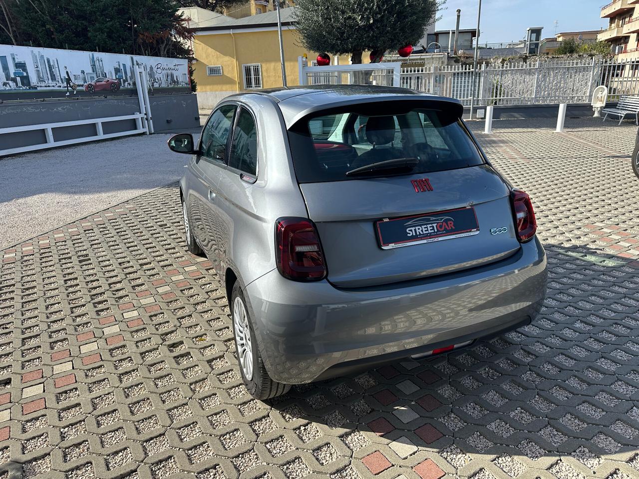 Fiat 500 500e Berlina 23,8 kWh Red Edition