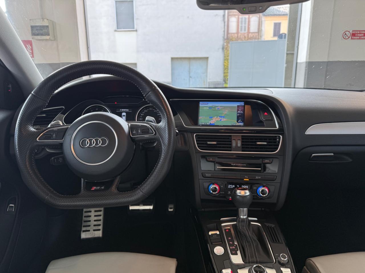Audi A4 RS 4 Avant 4.2 V8 FSI quattro S tronic