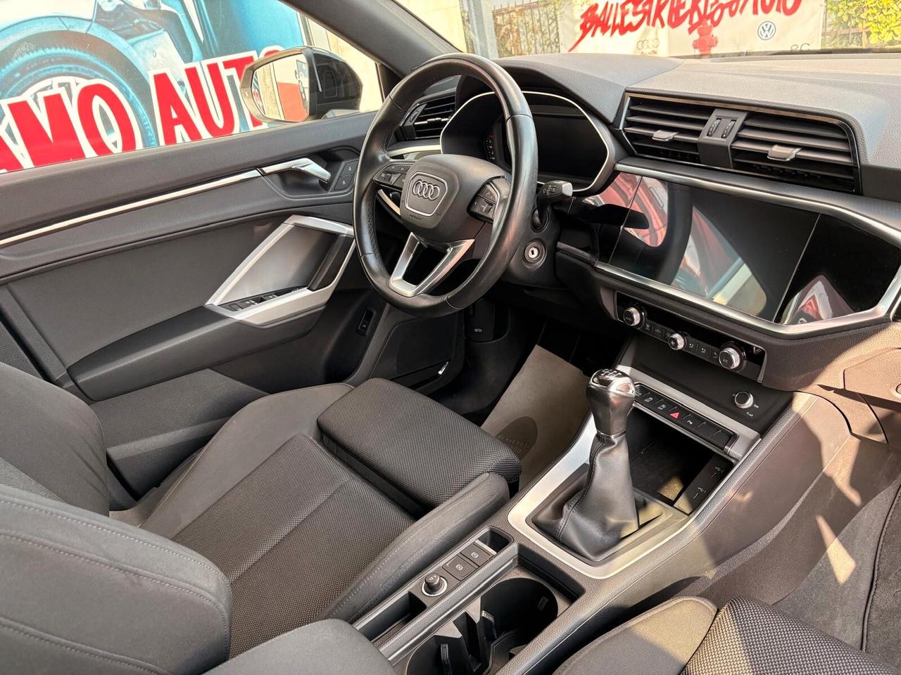 Audi Q3 35 TFSI Business Advanced Black Edition