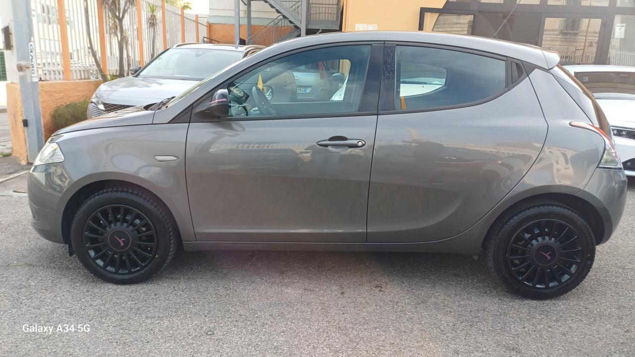 Lancia Ypsilon 1.2 69 CV 5 porte GPL Ecochic S Momodesign