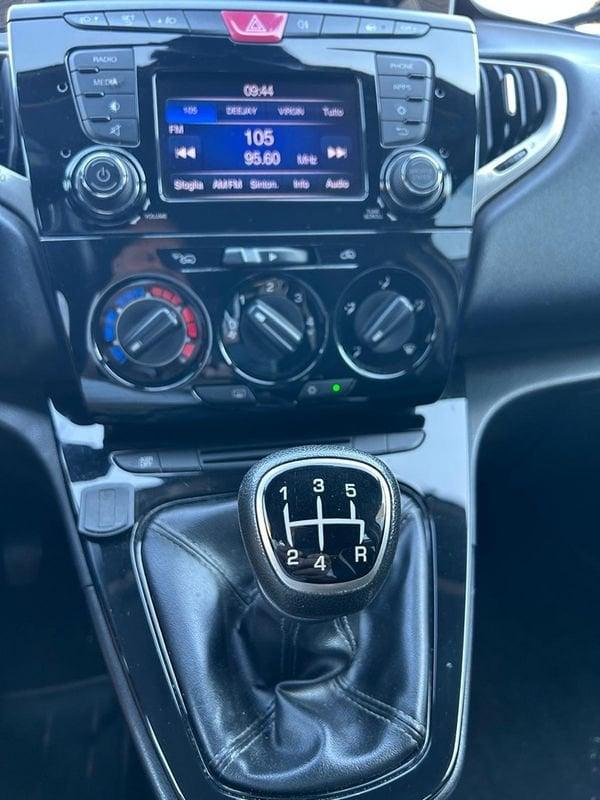 Lancia Ypsilon III 2015 5 Porte 1.2 69cv Silver