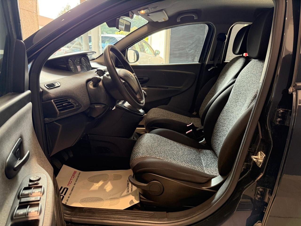 Lancia Ypsilon 1.0 FireFly 5 porte S&S Hybrid Silver Plus