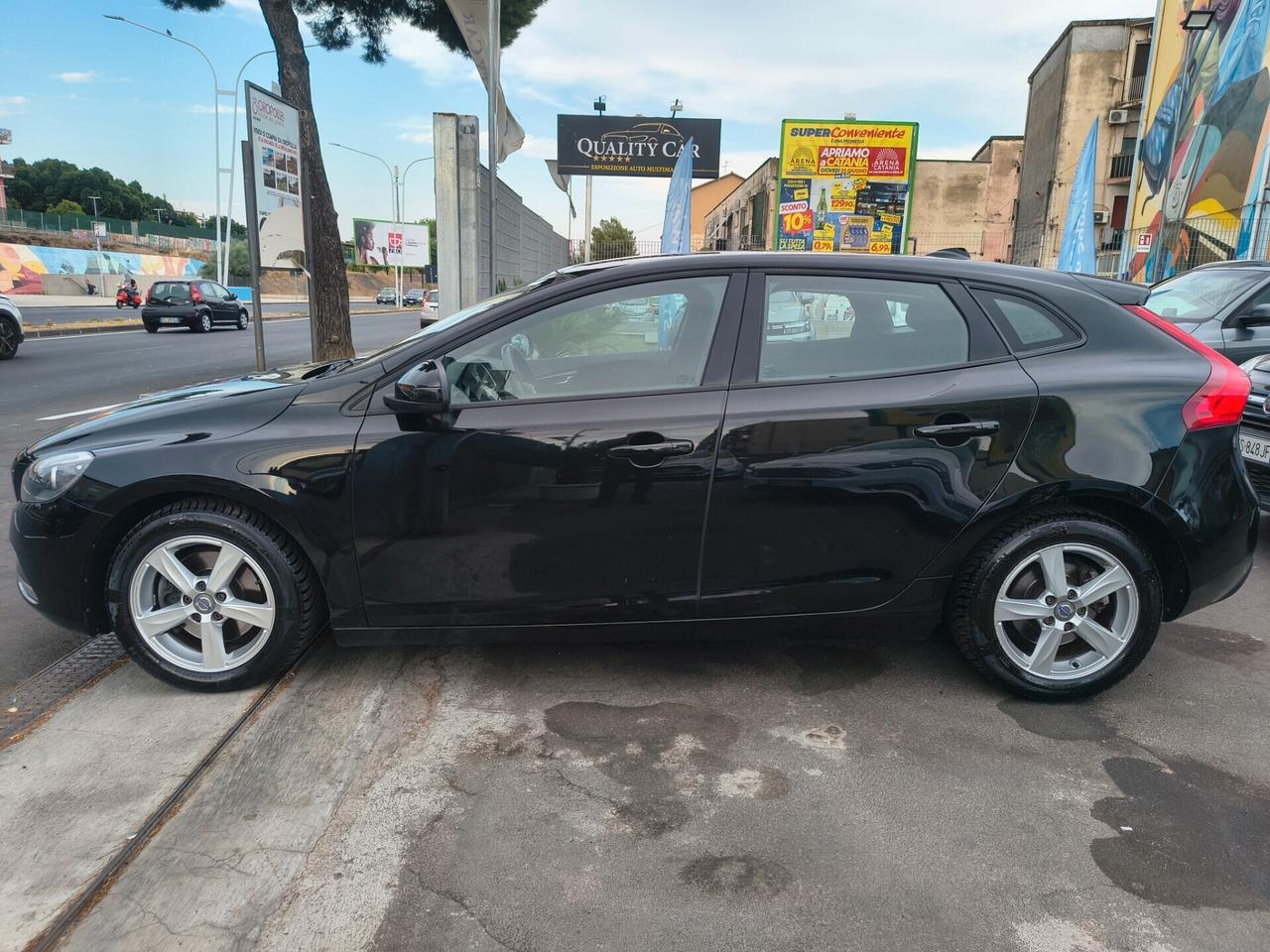 VOLVO V40 2.0 DIESEL SOLO 130.000 KM ANNO 2015