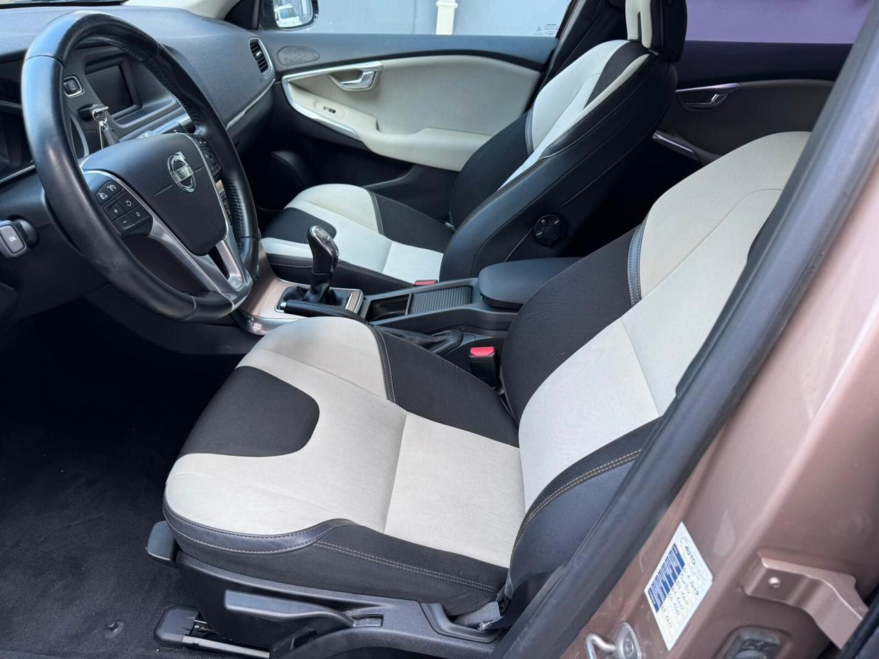 Volvo V40 Cross Country D2 1.6 Summum*EURO5B*NEOPATENTATI