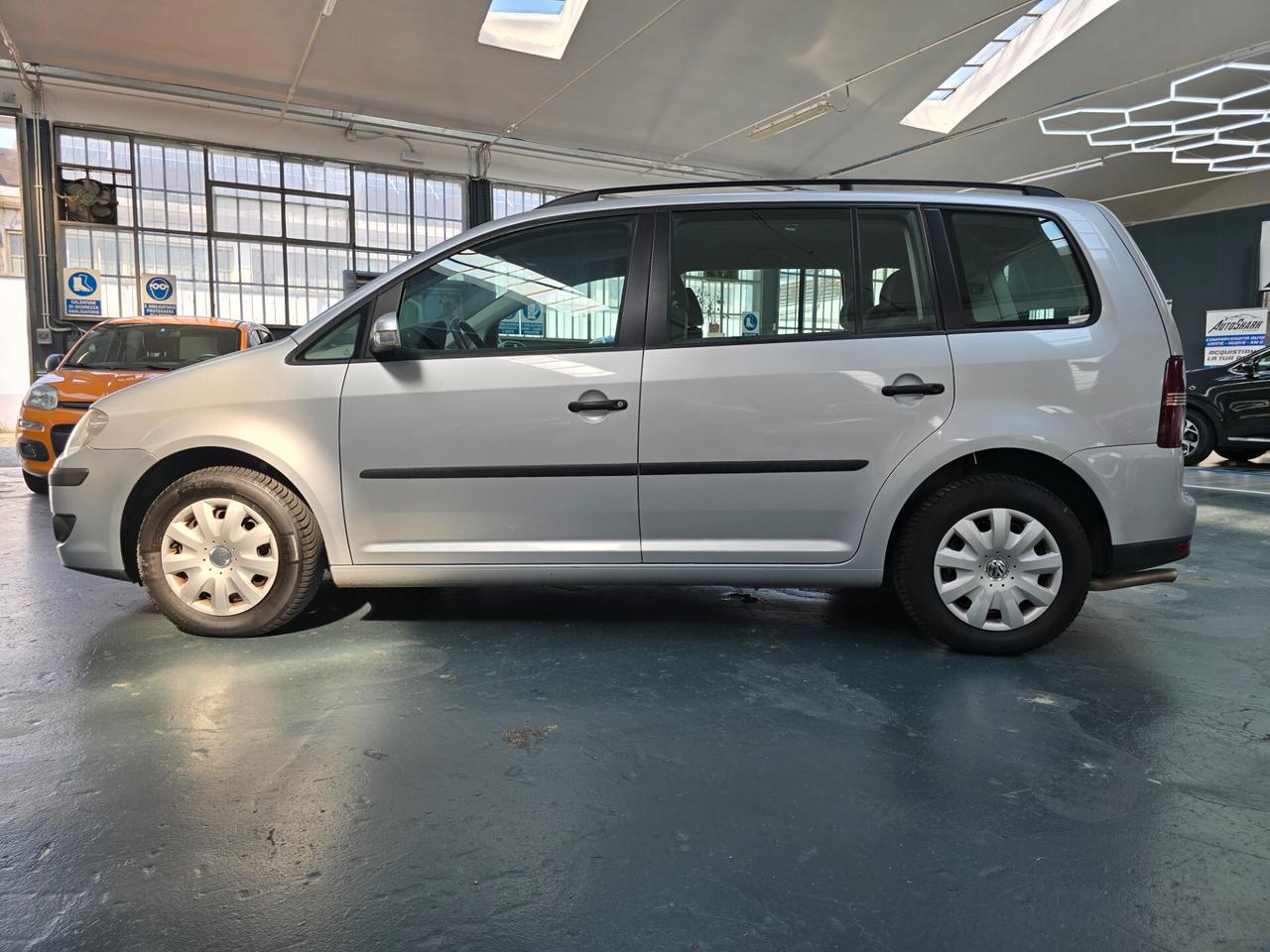VOLKSWAGEN TOURAN 2.0 ECOFUEL HIGHLINE 7P