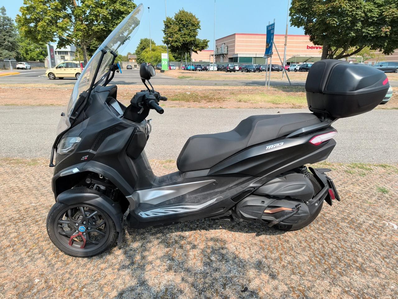 Piaggio MP3 530
