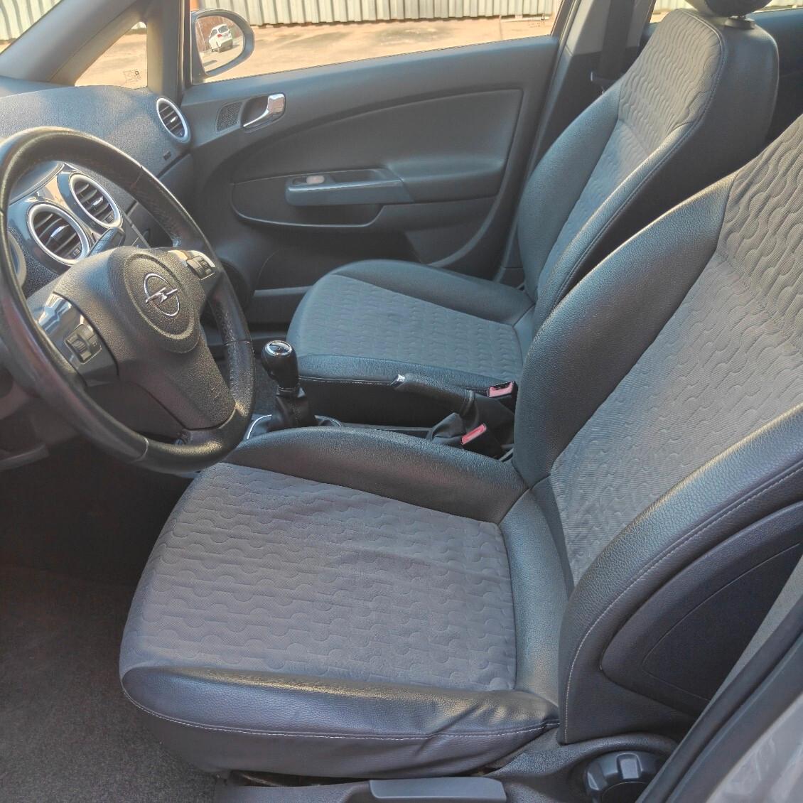 Opel Corsa 1.2 5 porte Cosmo