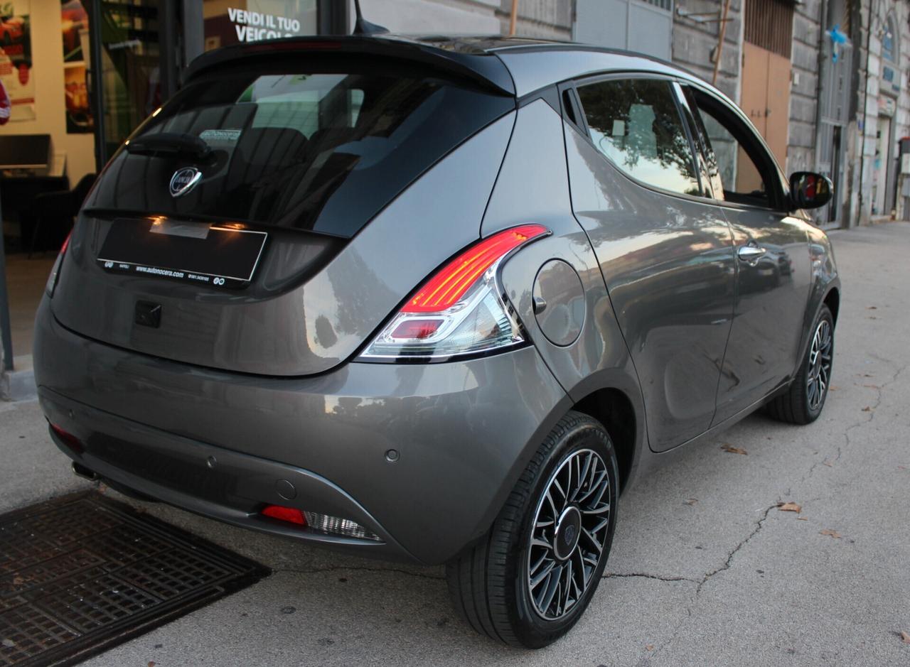 Lancia Ypsilon 1.0 Hybrid Gold