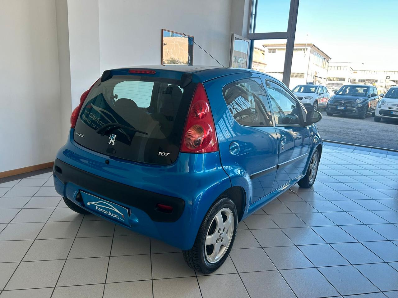 Peugeot 107 1.0b X NEOPATENTATI 2011