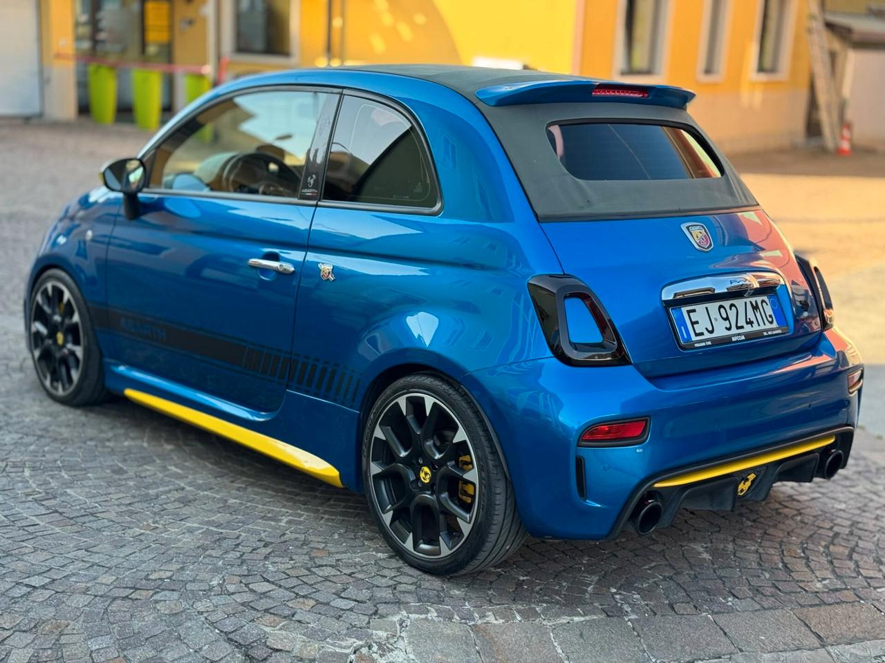 Abarth 500 C 1.4 Turbo T-Jet MTA Bicolore