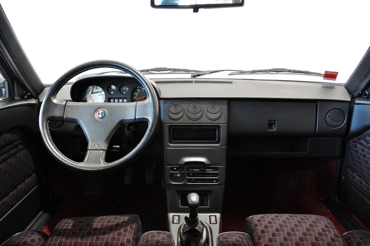 Alfa Romeo 33 1.7 Quadrifoglio Verde carburatori pari al nuovo!