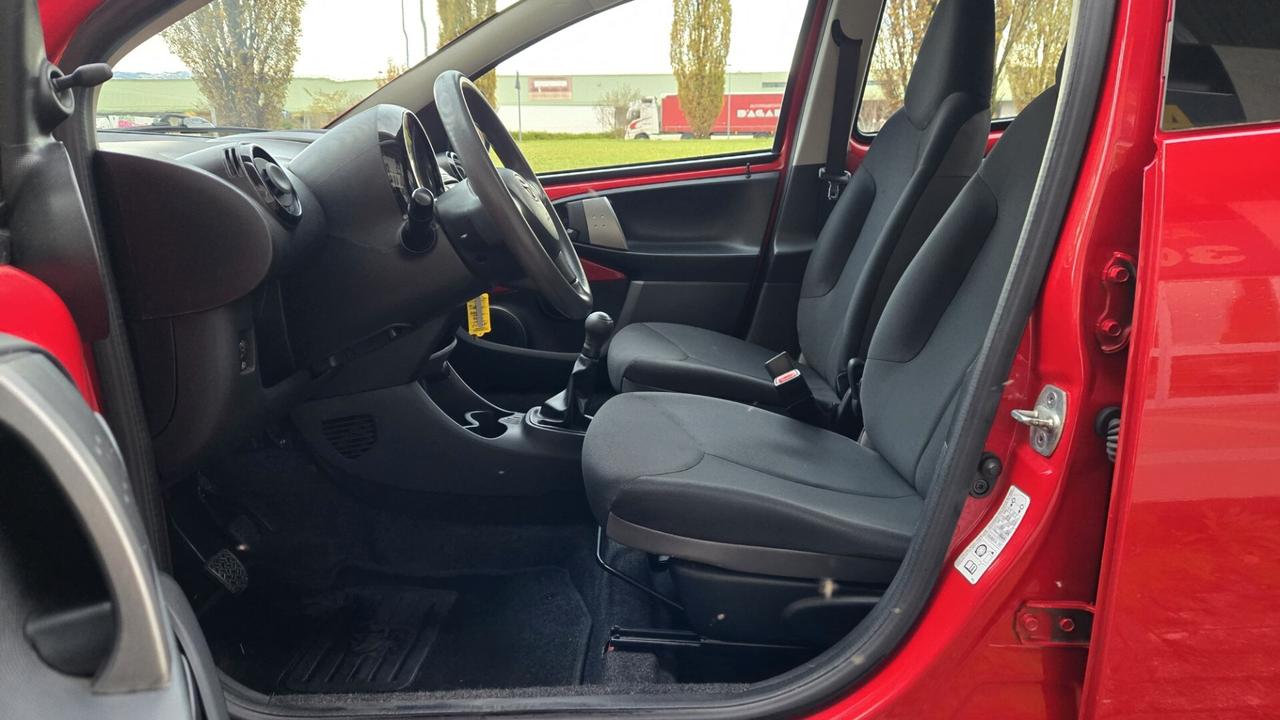 Toyota Aygo 1.0 VVT-i 69 CV 5 porte x-cite