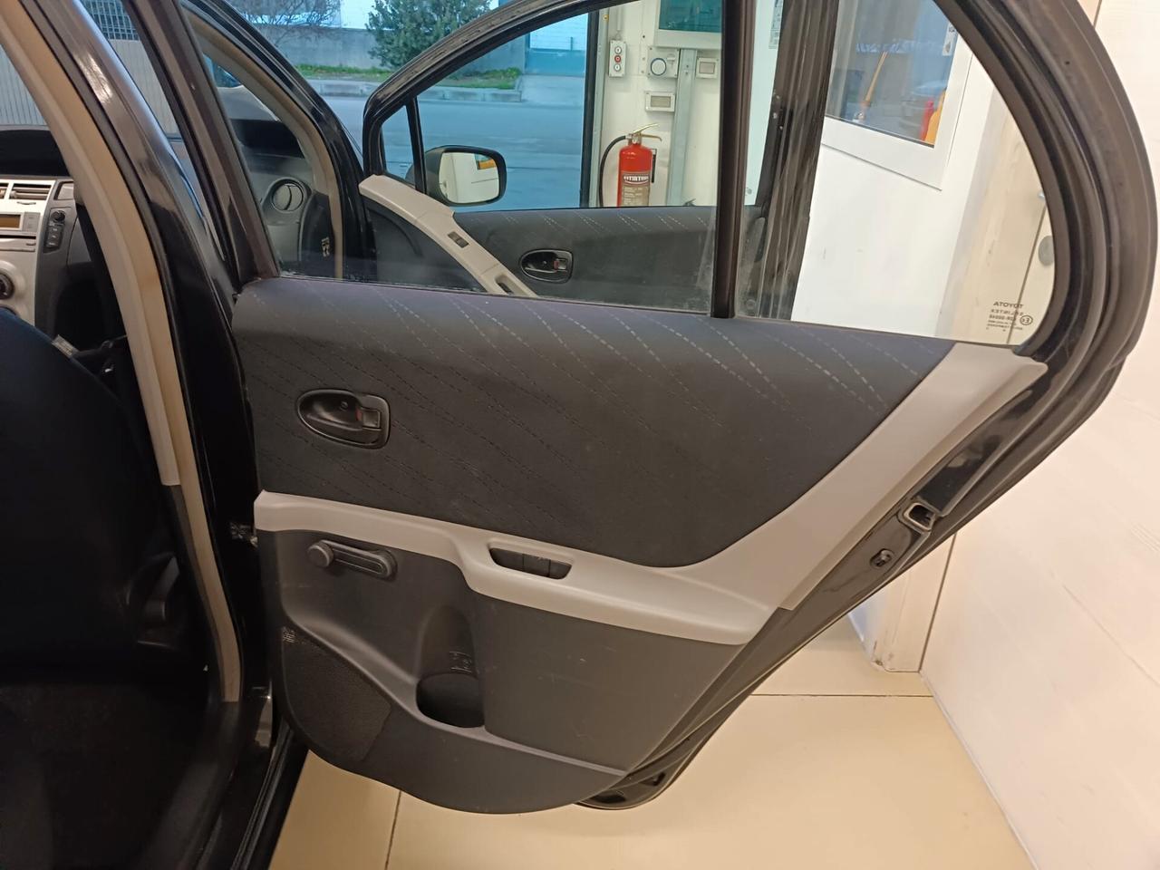 Toyota Yaris 1.3 5 porte Luna