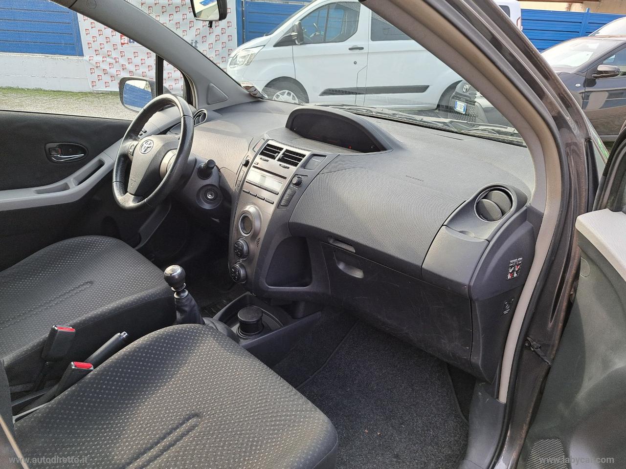 TOYOTA Yaris 1.4 D-4D 5p. Sol