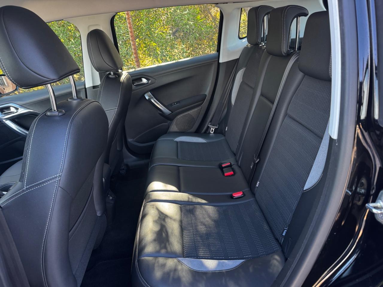 Peugeot 2008 1.6 e-HDi 115 CV Stop&Start Allure