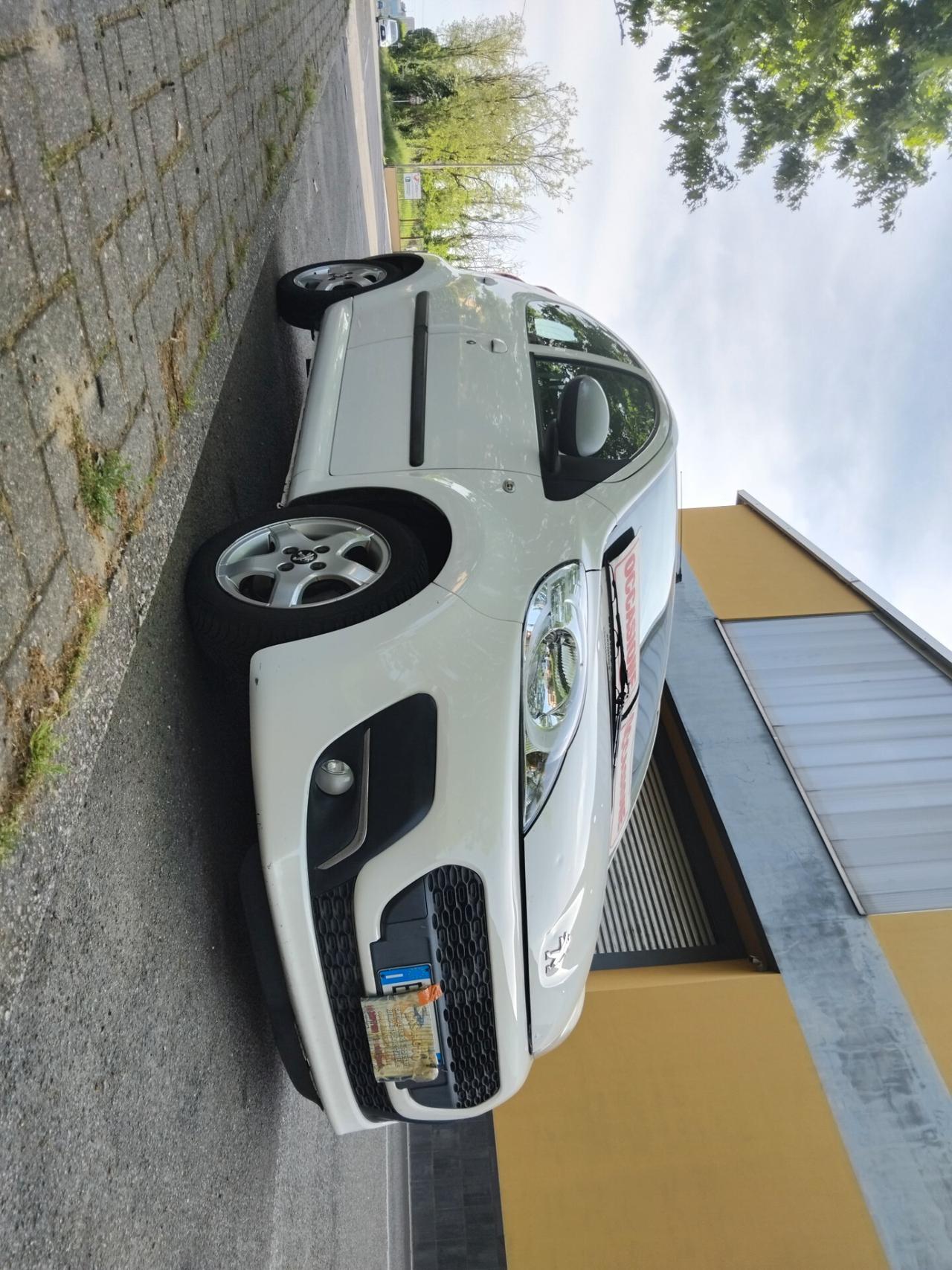 Peugeot 107 1.0 68CV 5p. Active CAMBIO AUTOMATICO X NEO PATENTATI A 2.999 EU
