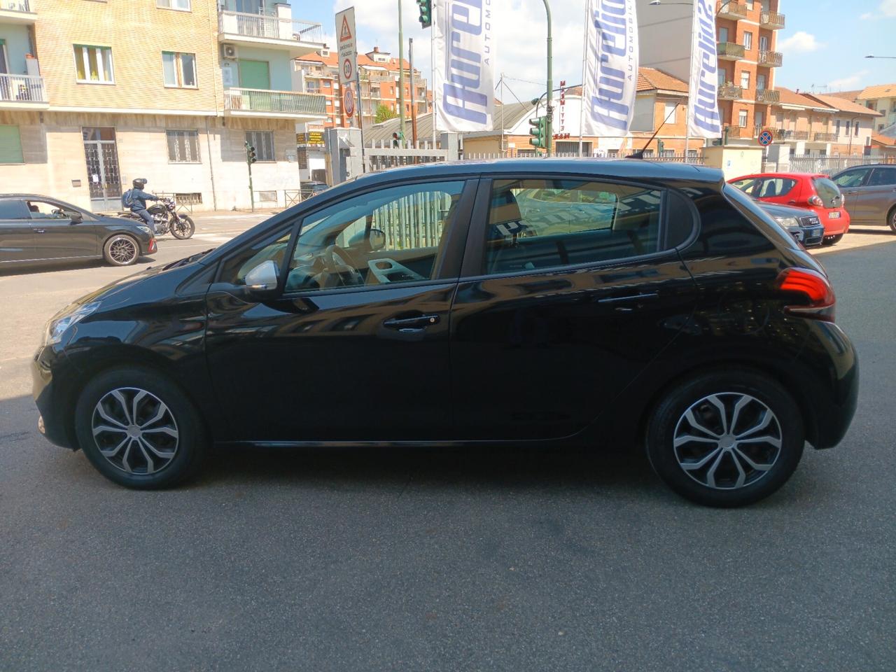 Peugeot 208 PureTech 68 5 LIKE NEOPATENTATO