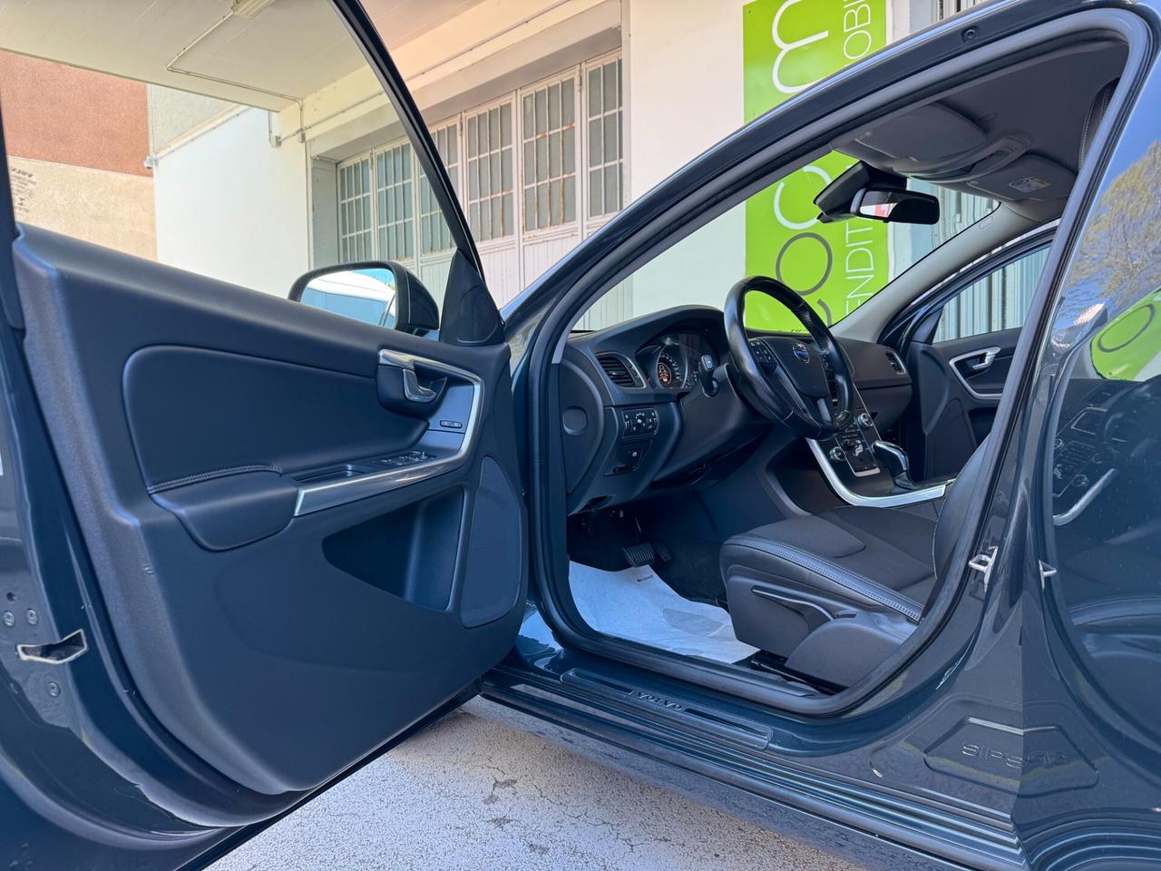 Volvo V60 1.6 d2 Momentum Powershift GARANZIA24MES