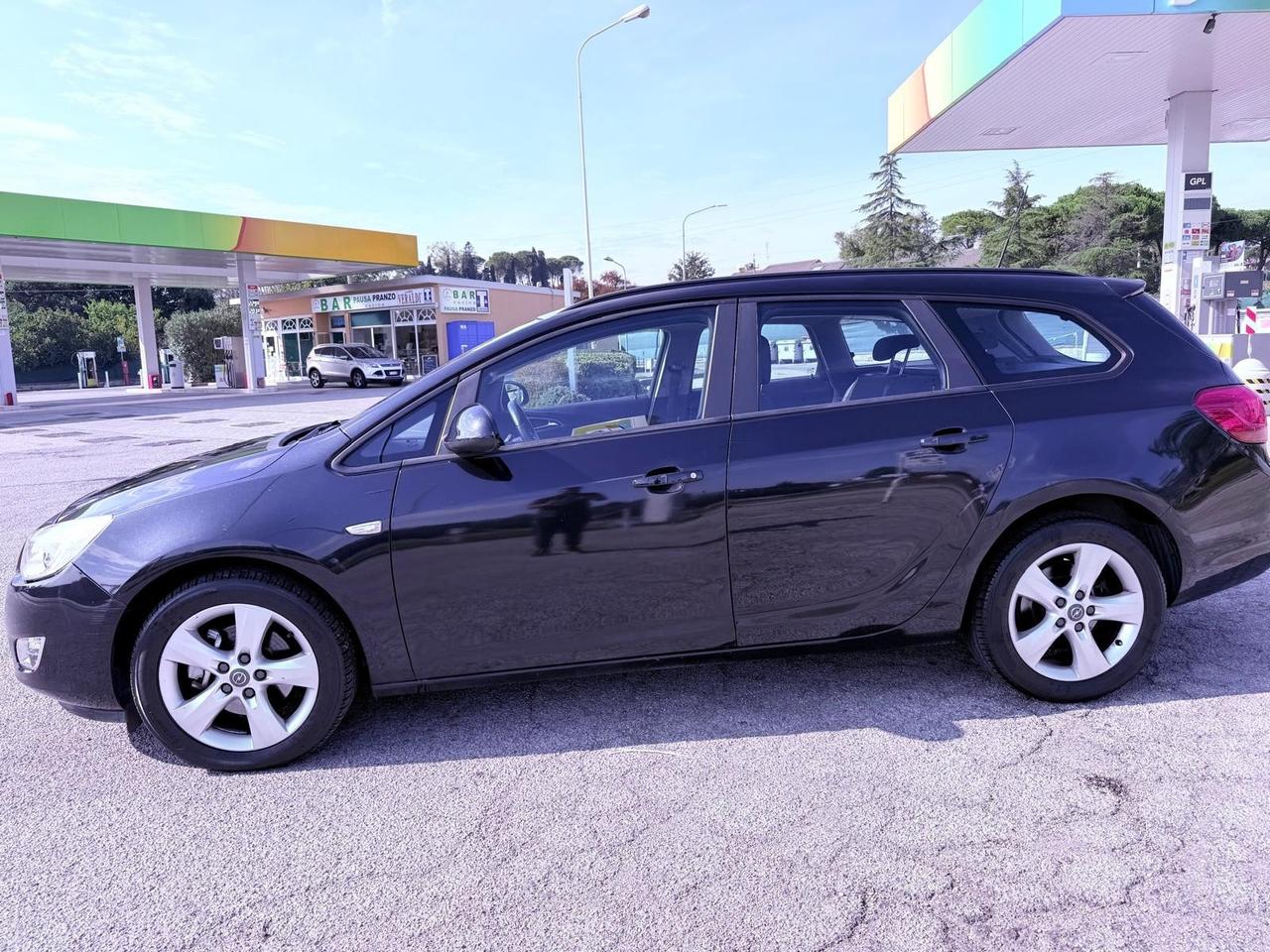 Opel Astra 1.7 CDTI 110CV Sports Tourer Cosmo