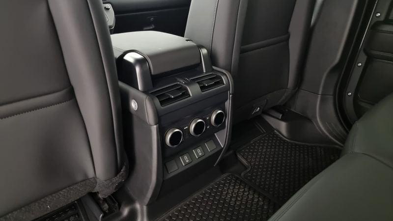 Land Rover Defender D200 AWD Auto 110 X-Dynamic SE