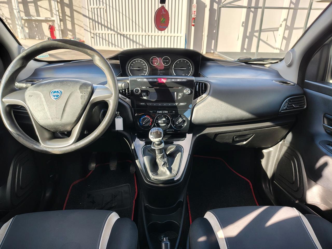 Lancia Ypsilon 0.9 TwinAir 85 CV 5 porte Metano Ecochic Elle