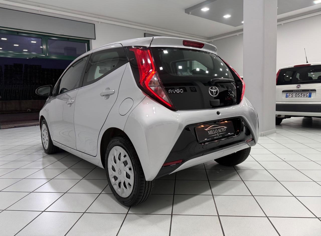 Toyota Aygo 1.0 VVT-i 72 CV 5 porte x-business