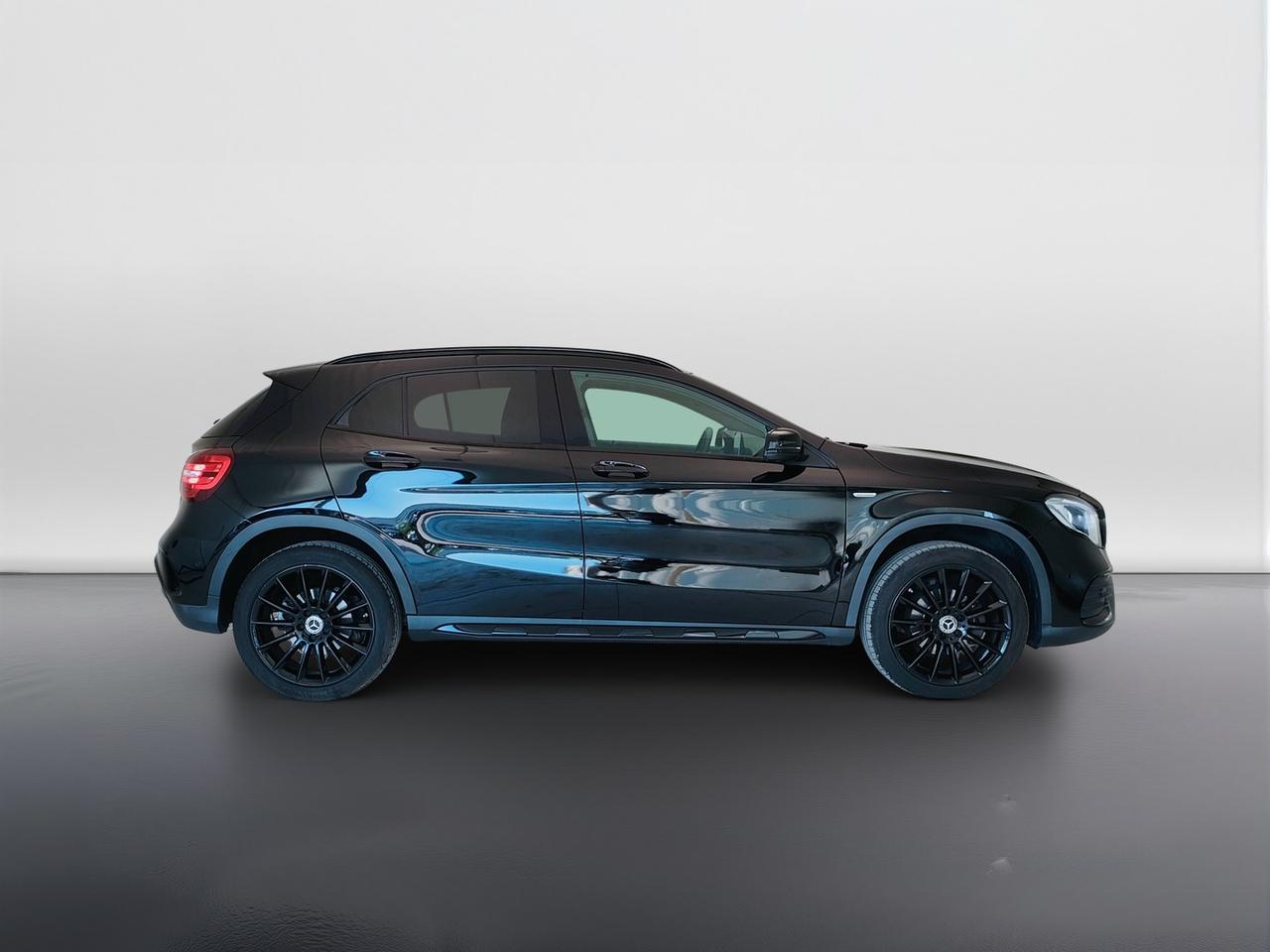 Mercedes-Benz GLA-X156 2017 - GLA 200 d Night Edition auto