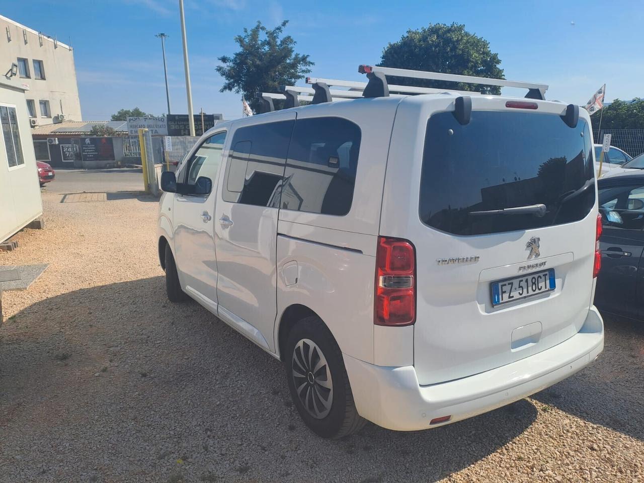 Peugeot Traveller 9 posti