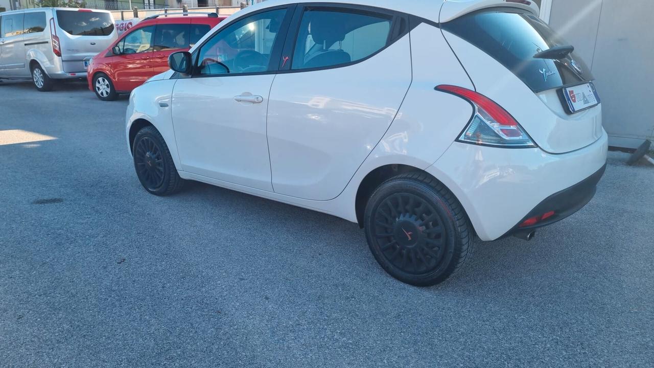 Lancia Ypsilon 1.2 69 CV 5 porte Gold