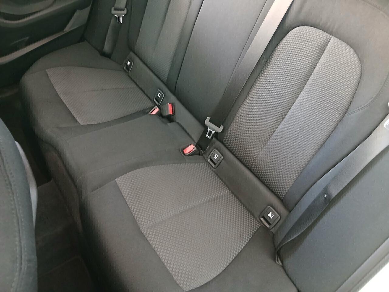 Bmw 118 118d 5p. Business Advantage