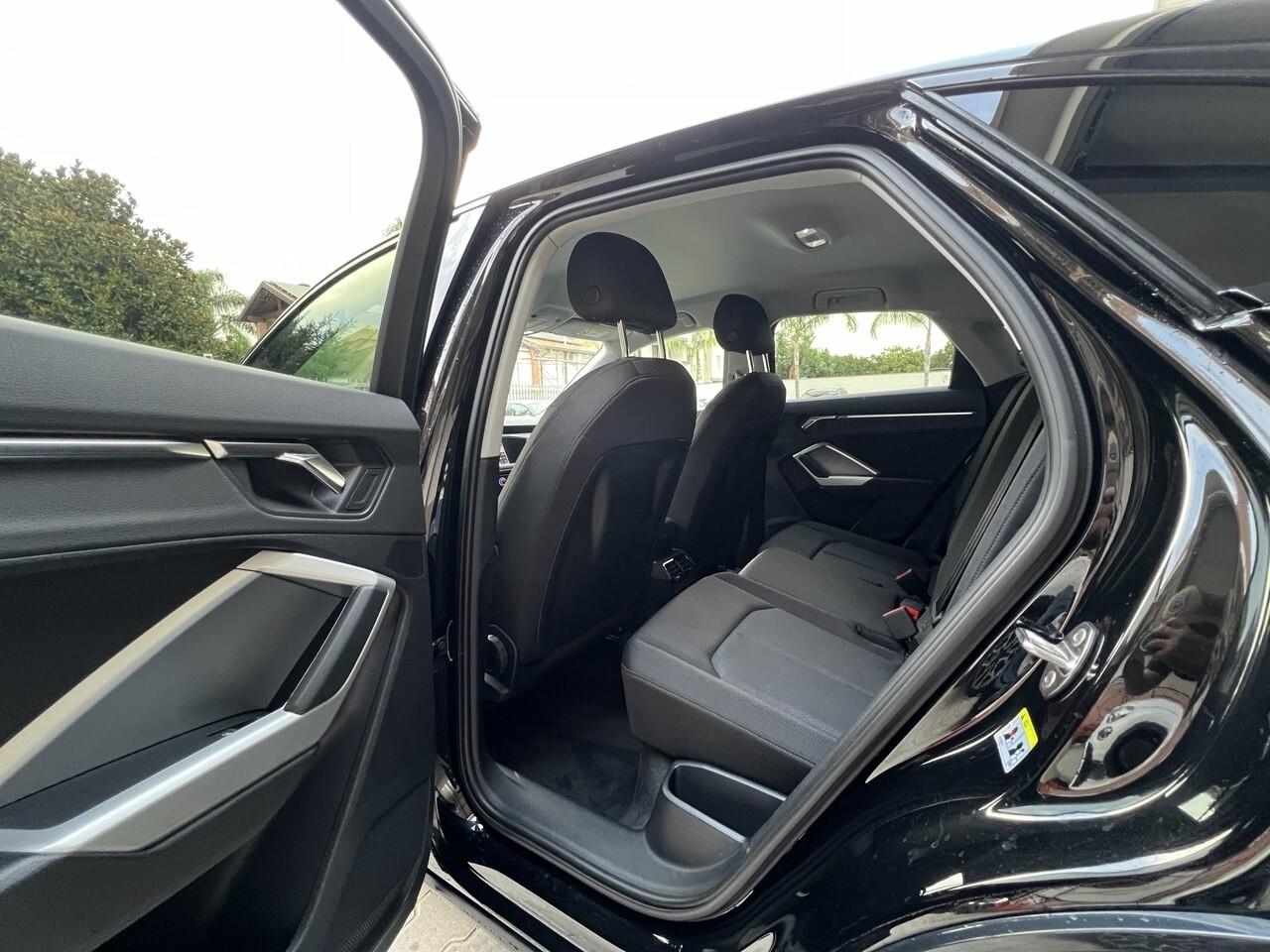 Q3 SPB 35 TDI Stronic Identity black