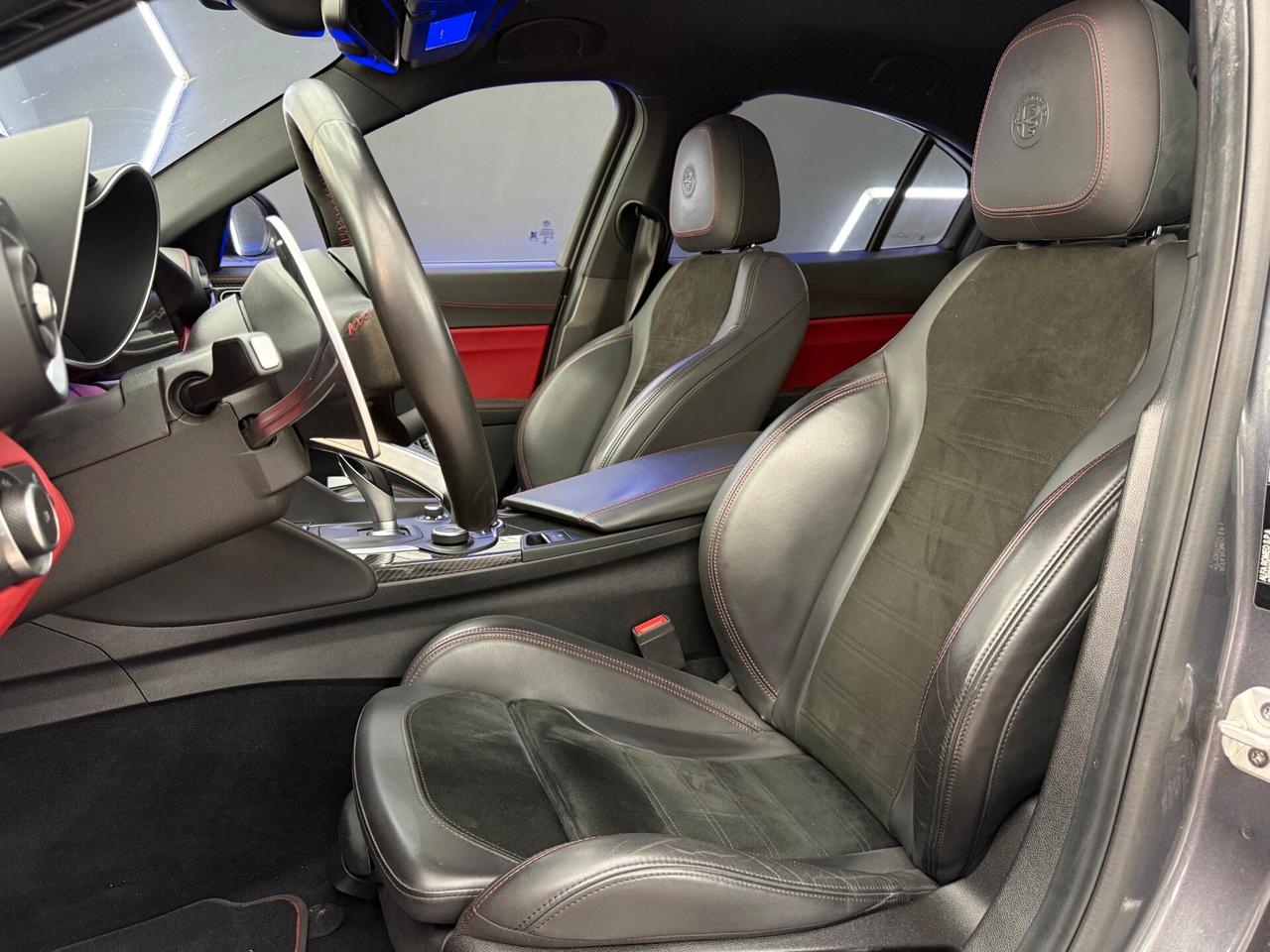 Alfa Romeo Giulia 2.9 V6 Bi-Turbo AT8 Quadrifoglio