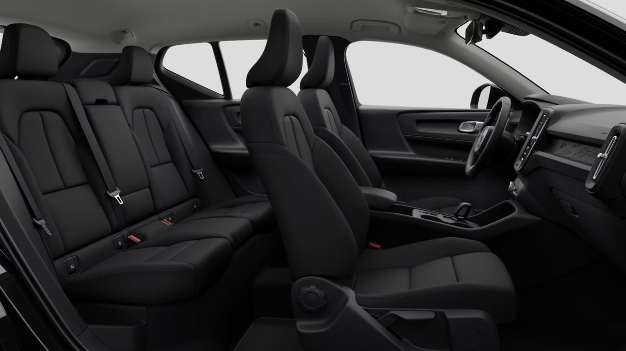 VOLVO XC40 ESSENTIAL B3 AUTO PREZZO PROMO FINO A FINE MESE