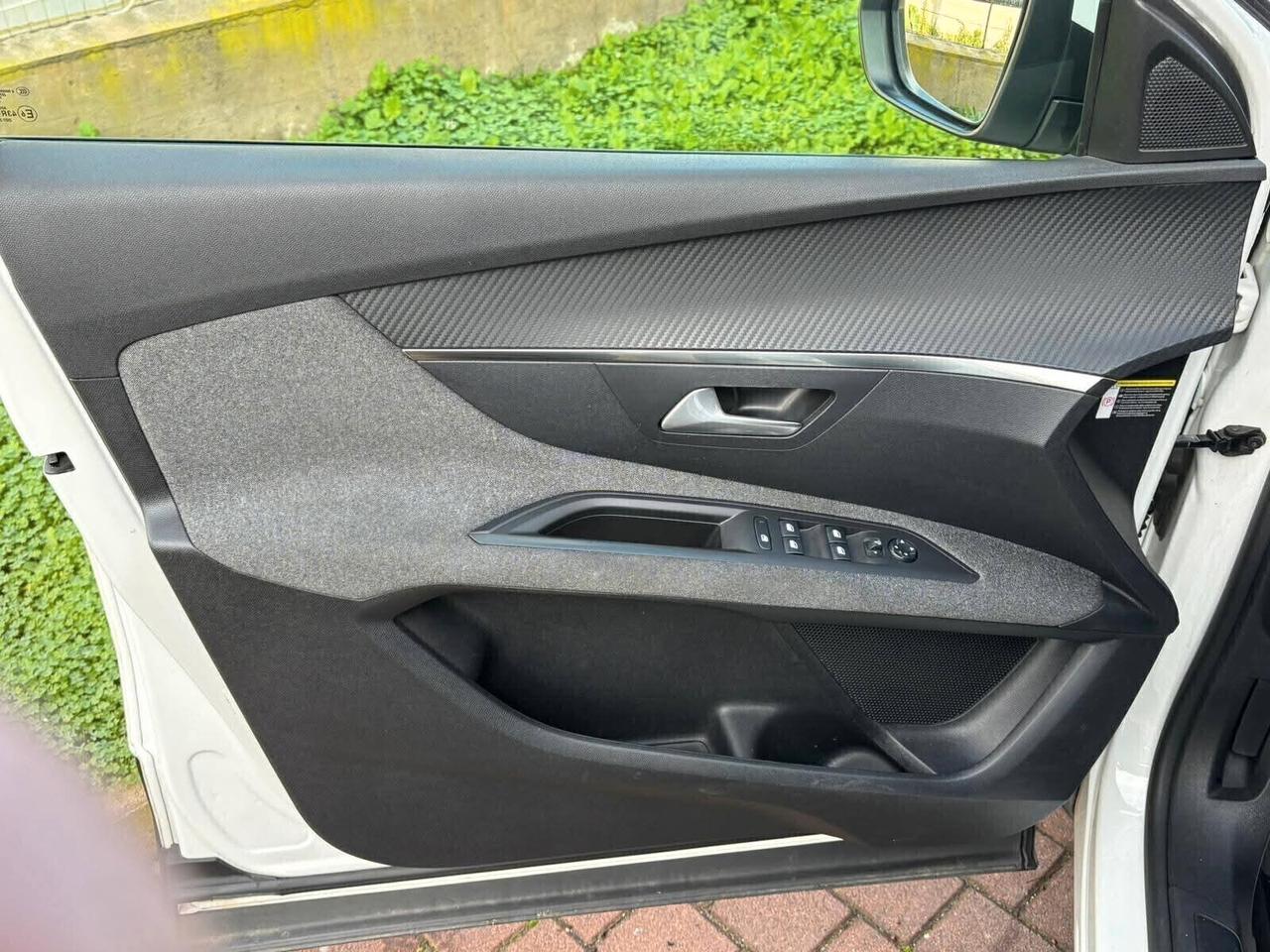 Peugeot 3008 BlueHDi 130 S&S AllurE**-