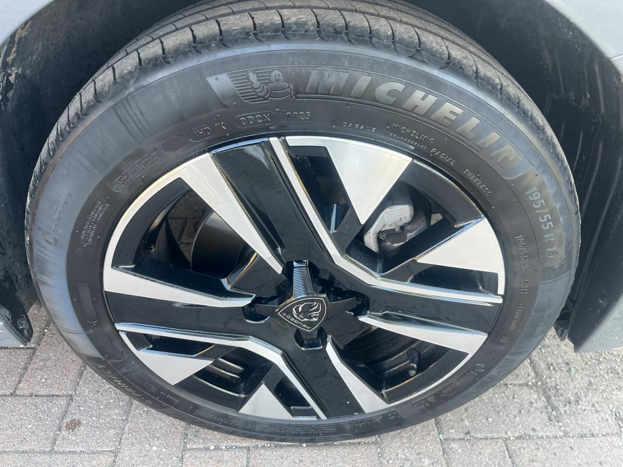 Peugeot 208 PureTech 100 Stop&Start 5 porte Allure