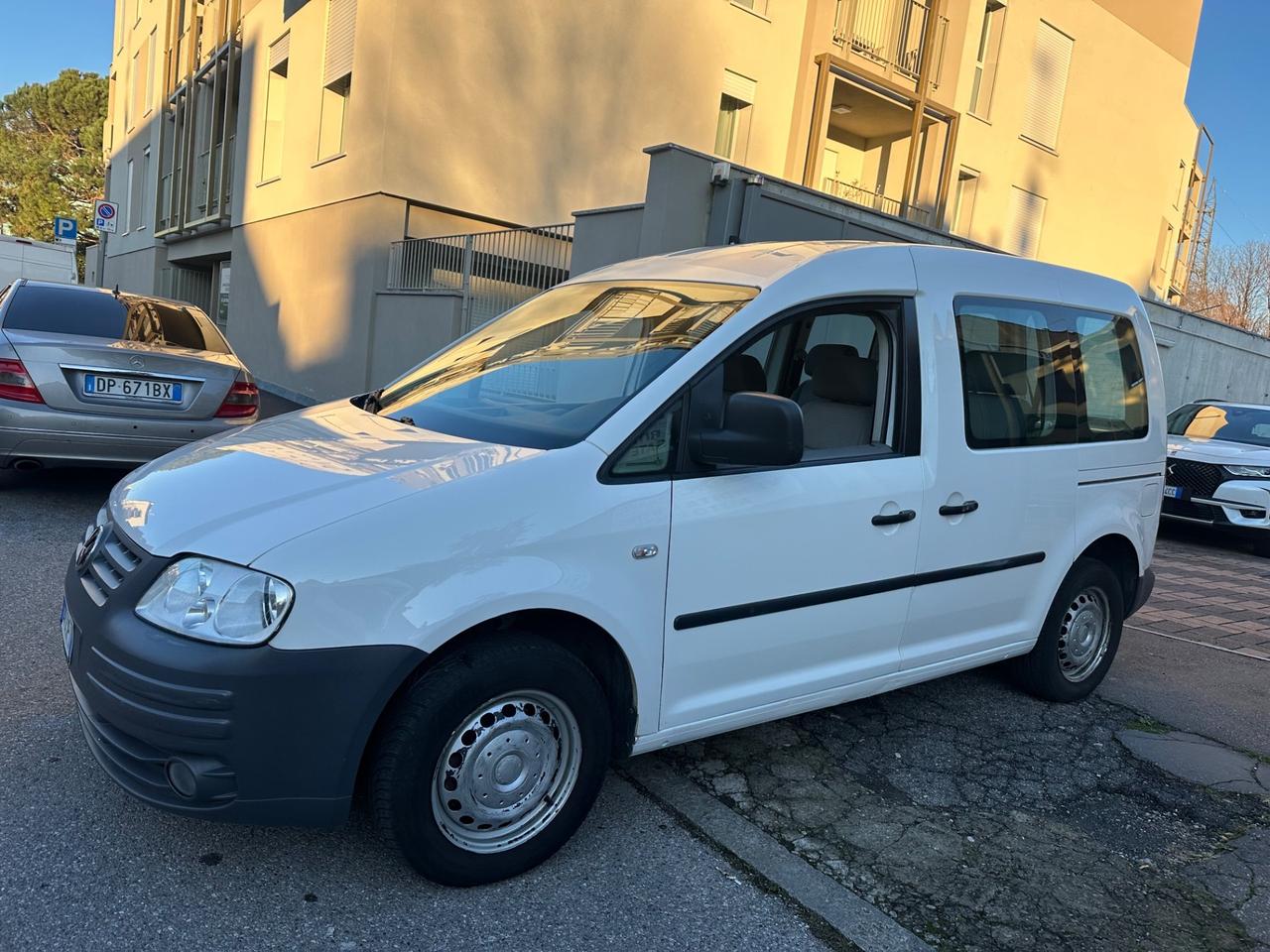 Volkswagen Caddy 1.4 4p. 5 posti Vetrato