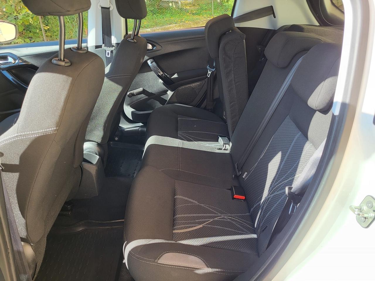 PEUGEOT 208 1,4 HDI-UNICA PROPRIETAR-4 REVISIONI