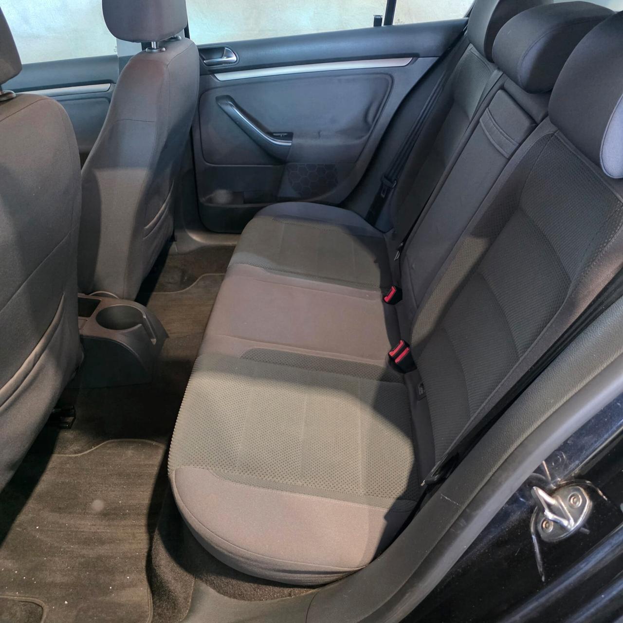 Volkswagen Golf 1.6 BENZINA NEOPATENTATI