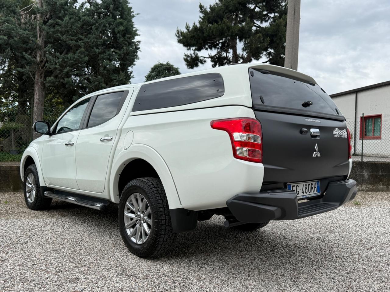 Mitsubishi L200 2.4 DI-D/181CV Double Cab Intense Hp Mivec SDA