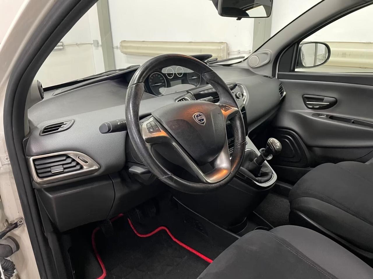 Lancia Ypsilon 1.3 MJT 16V 95 CV 5 porte S&S Elle ok neo patentati