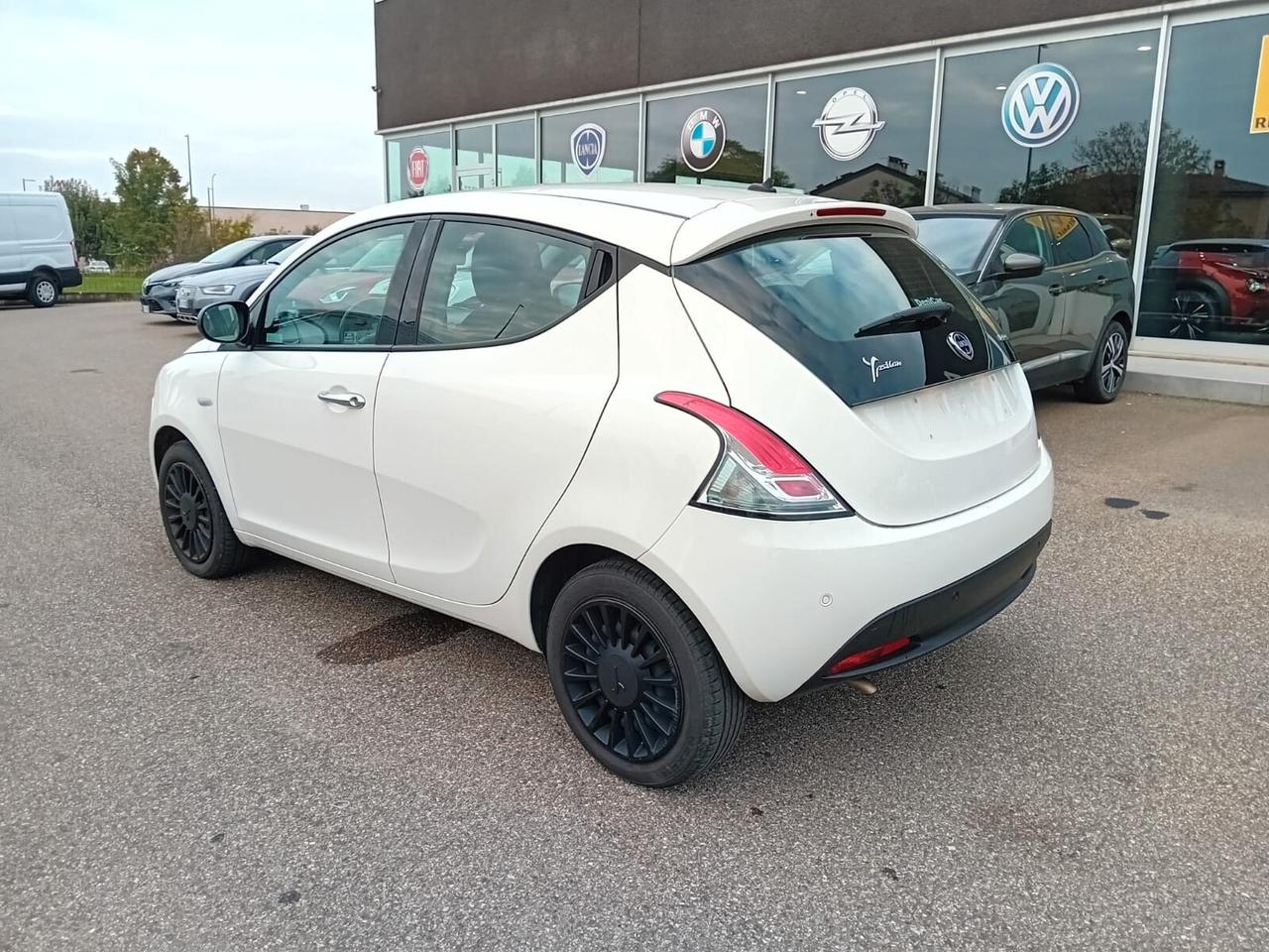 Lancia Ypsilon 1.0 firefly hybrid Silver OK NEOPATENTATO