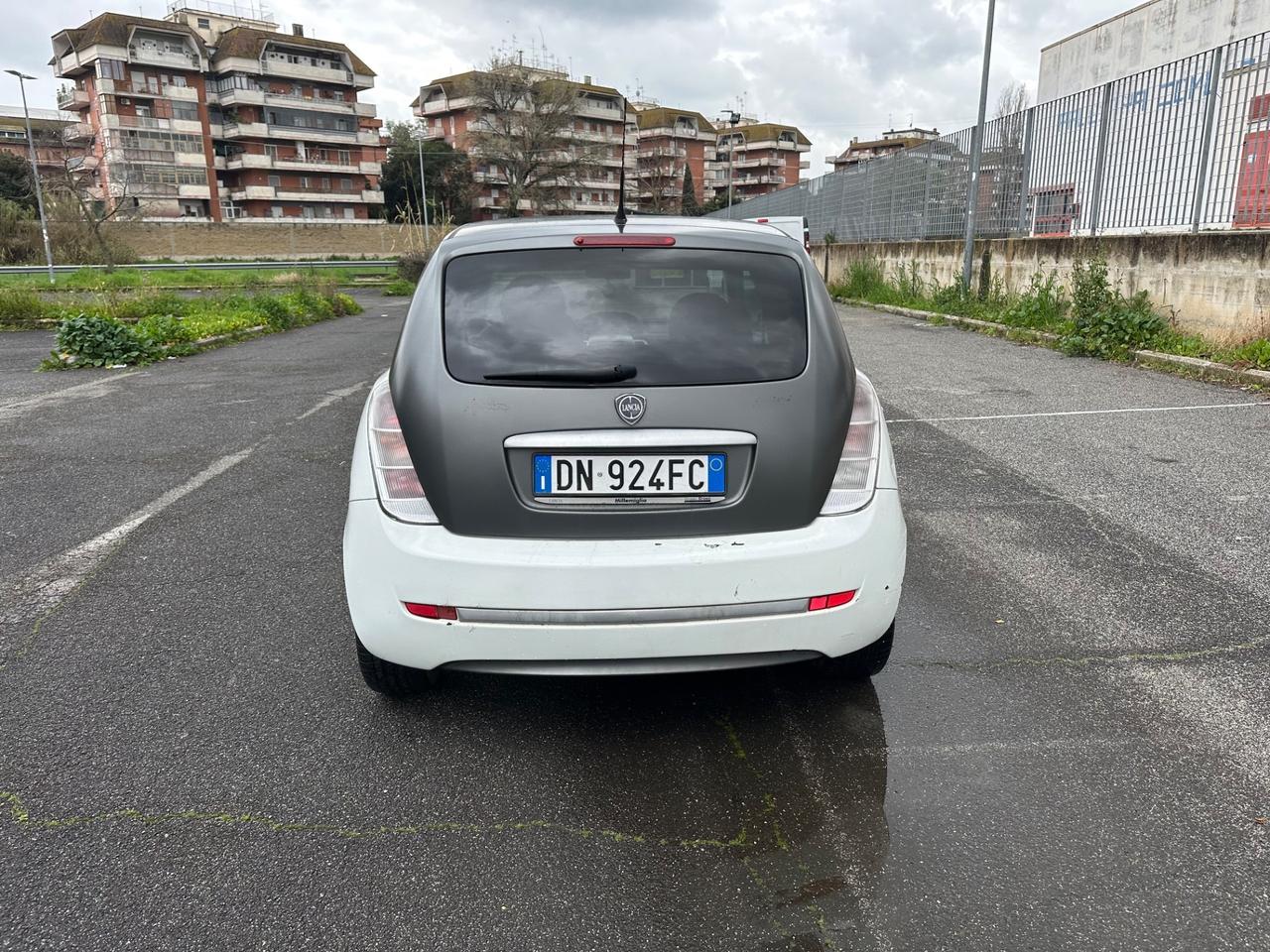 Lancia Ypsilon 1.3 MJT 75 CV Argento